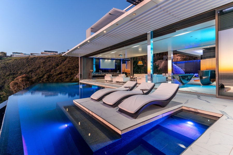 7 Bedroom Property for Sale in Clifton Western Cape